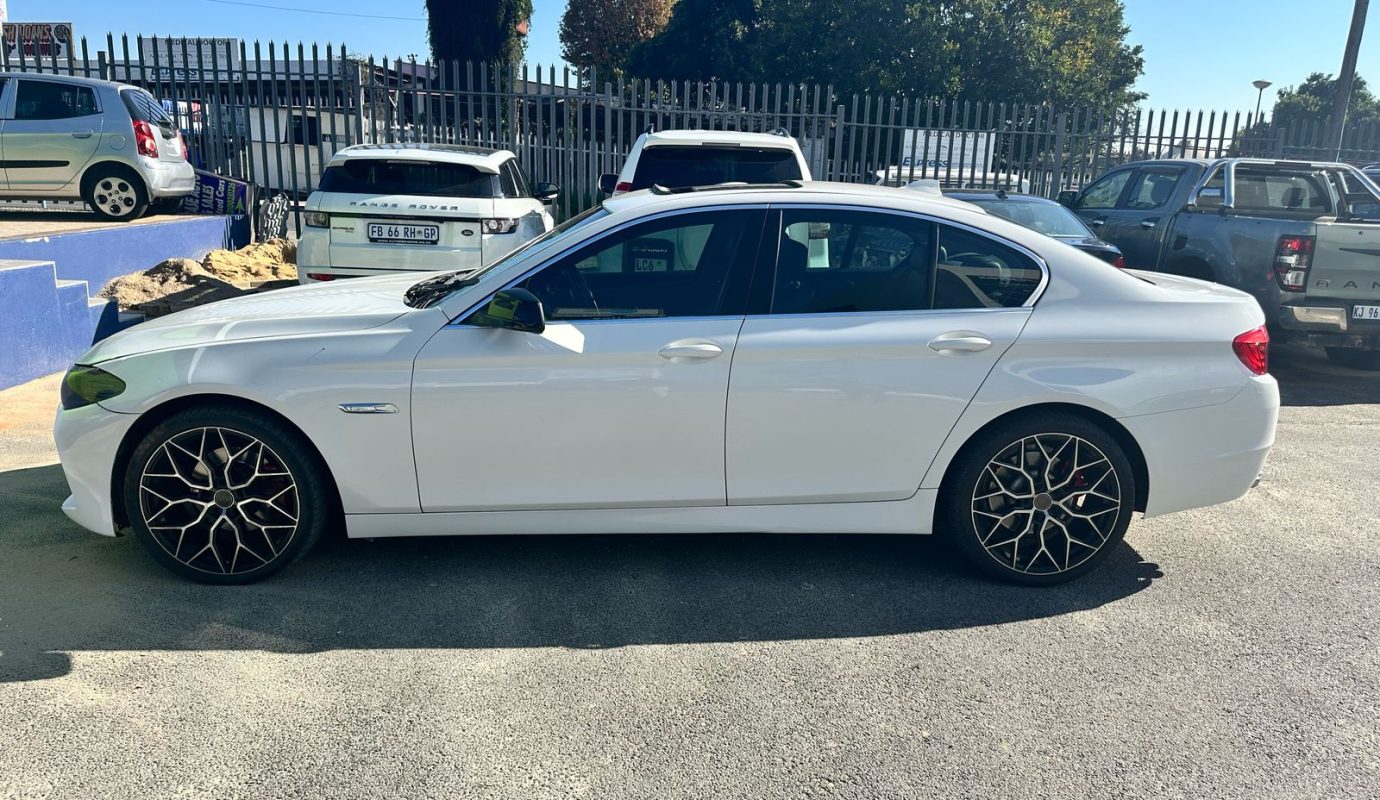 2011 BMW F30 523i M-Sport