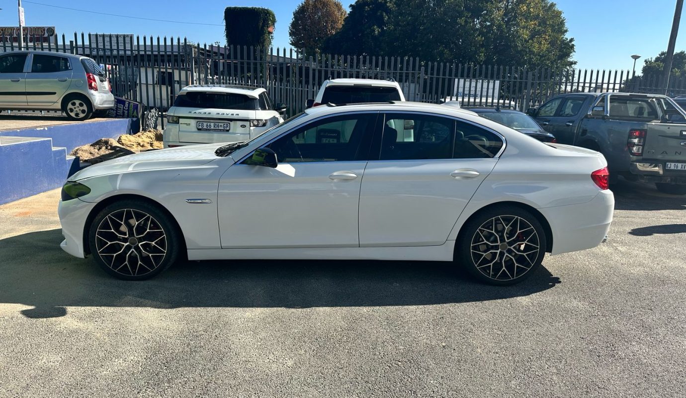 2011 BMW F30 523i M-Sport