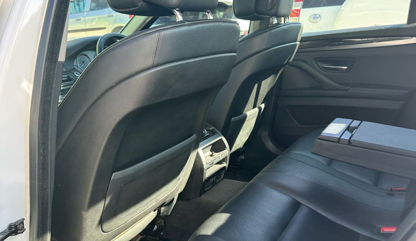 2011 BMW F30 523i M-Sport