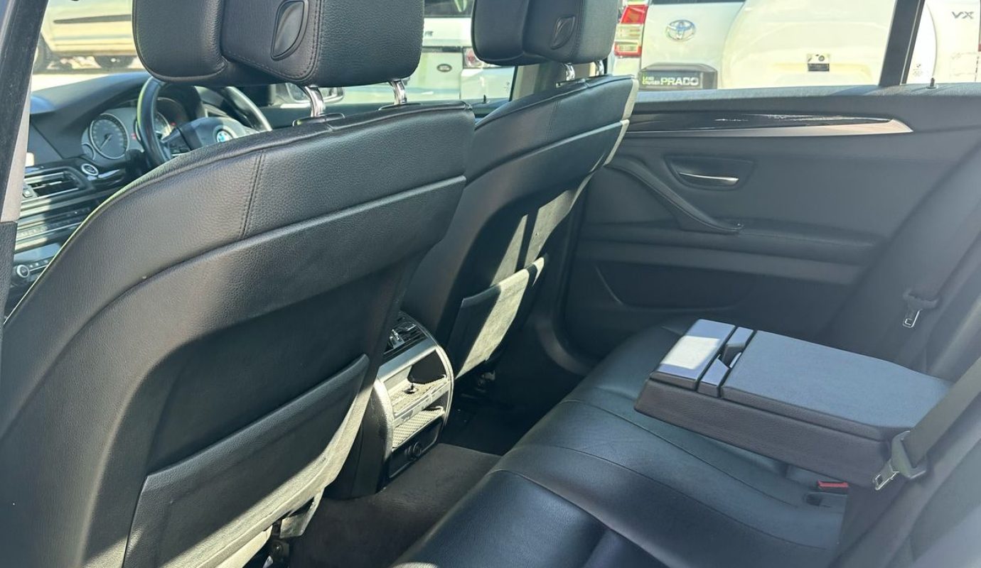 2011 BMW F30 523i M-Sport