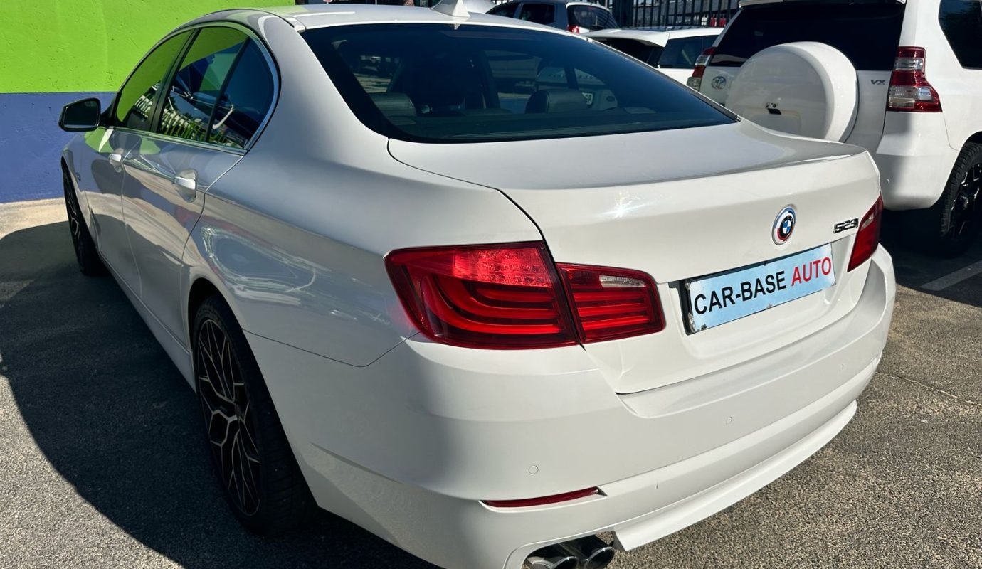 2011 BMW F30 523i M-Sport