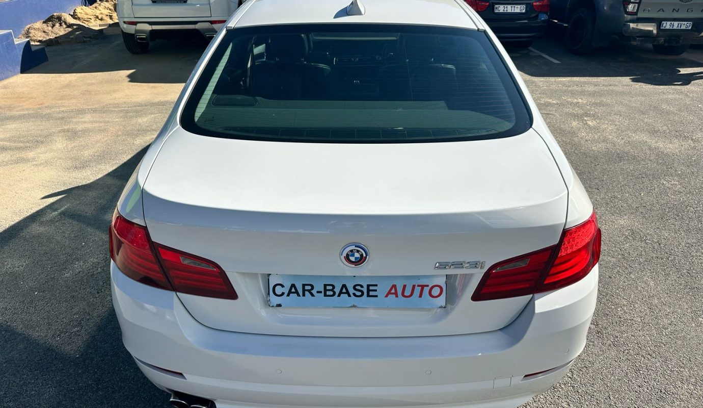 2011 BMW F30 523i M-Sport