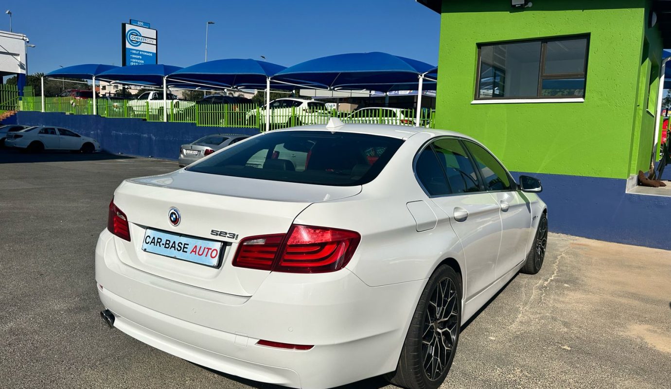 2011 BMW F30 523i M-Sport