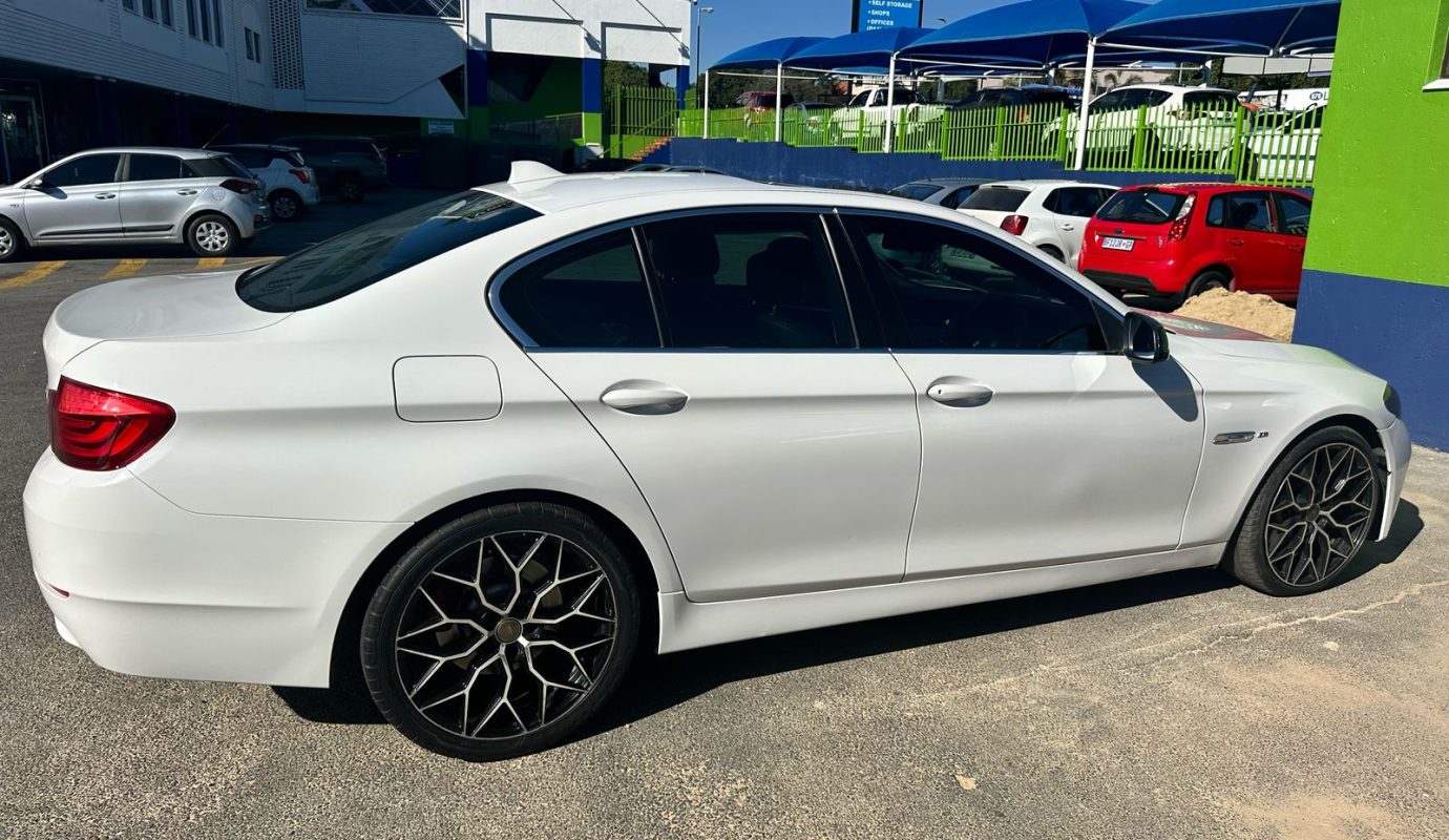 2011 BMW F30 523i M-Sport