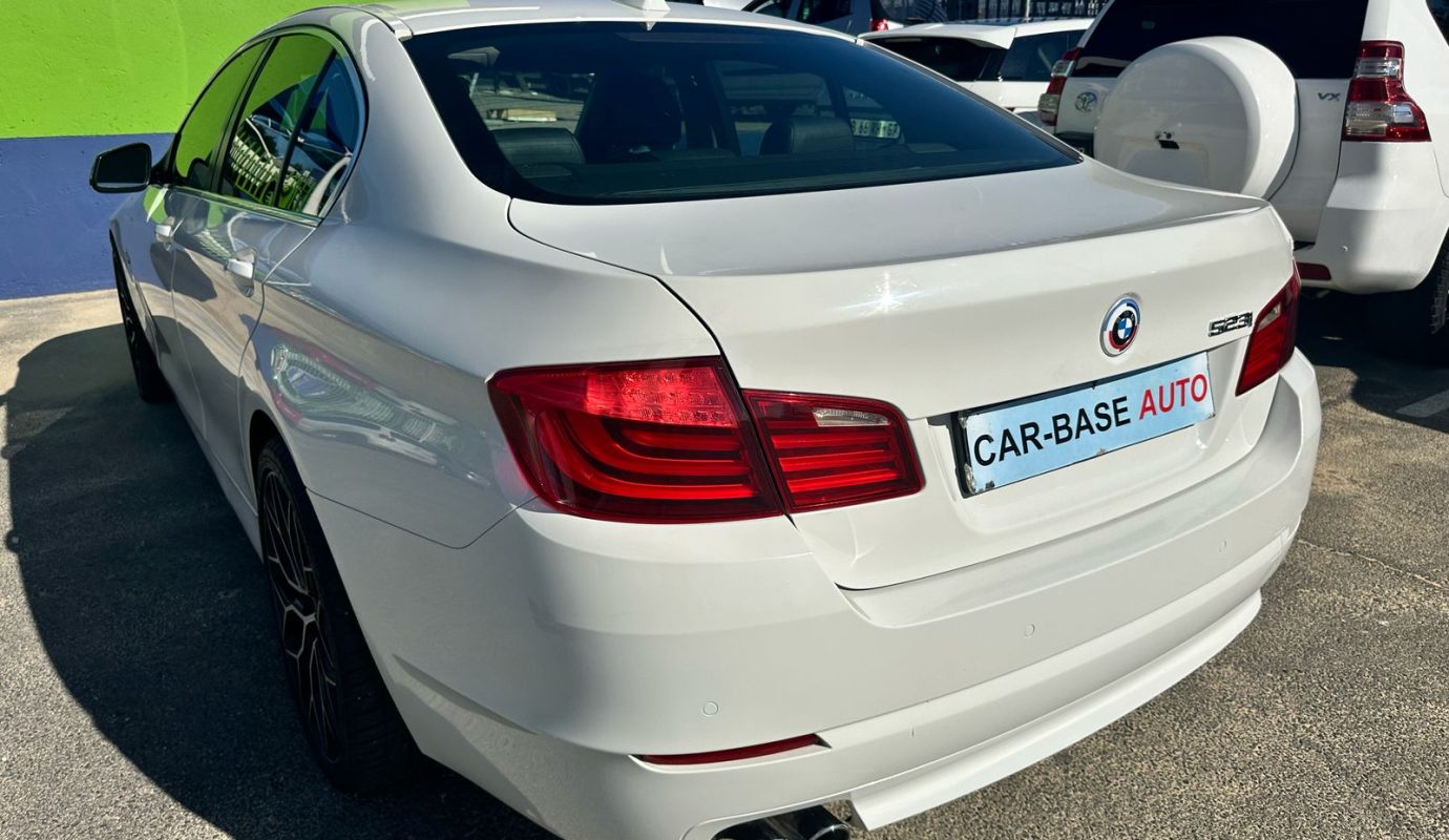 2011 BMW F30 523i M-Sport