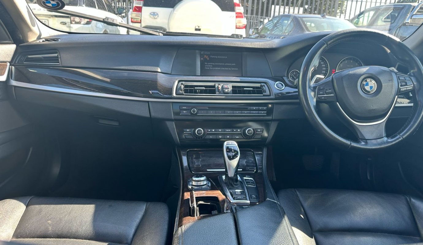 2011 BMW F30 523i M-Sport