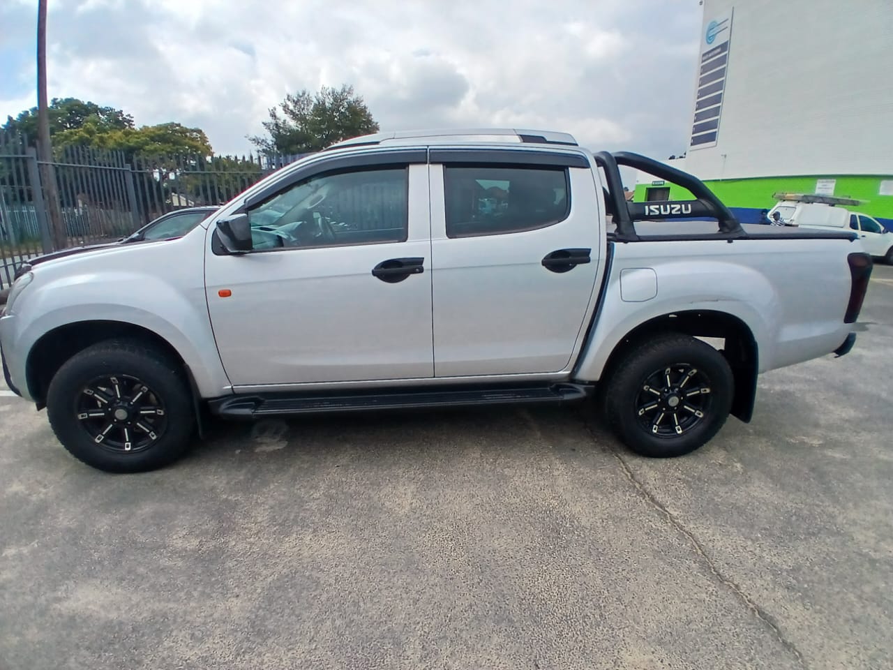 
								2016 Isuzu KB250 D-TEQ D-MAX Double Cab 4×2 Manual – Diesel | full									