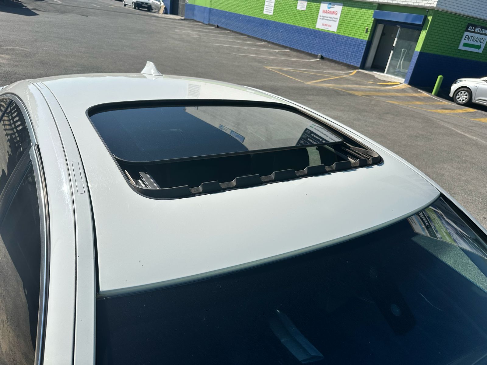 
								2011 BMW F30 523i M-Sport full									