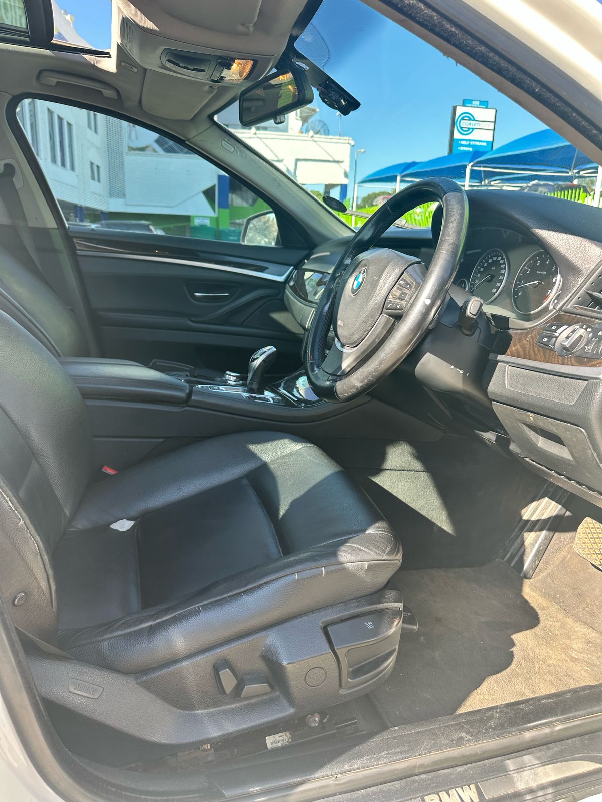 
								2011 BMW F30 523i M-Sport full									