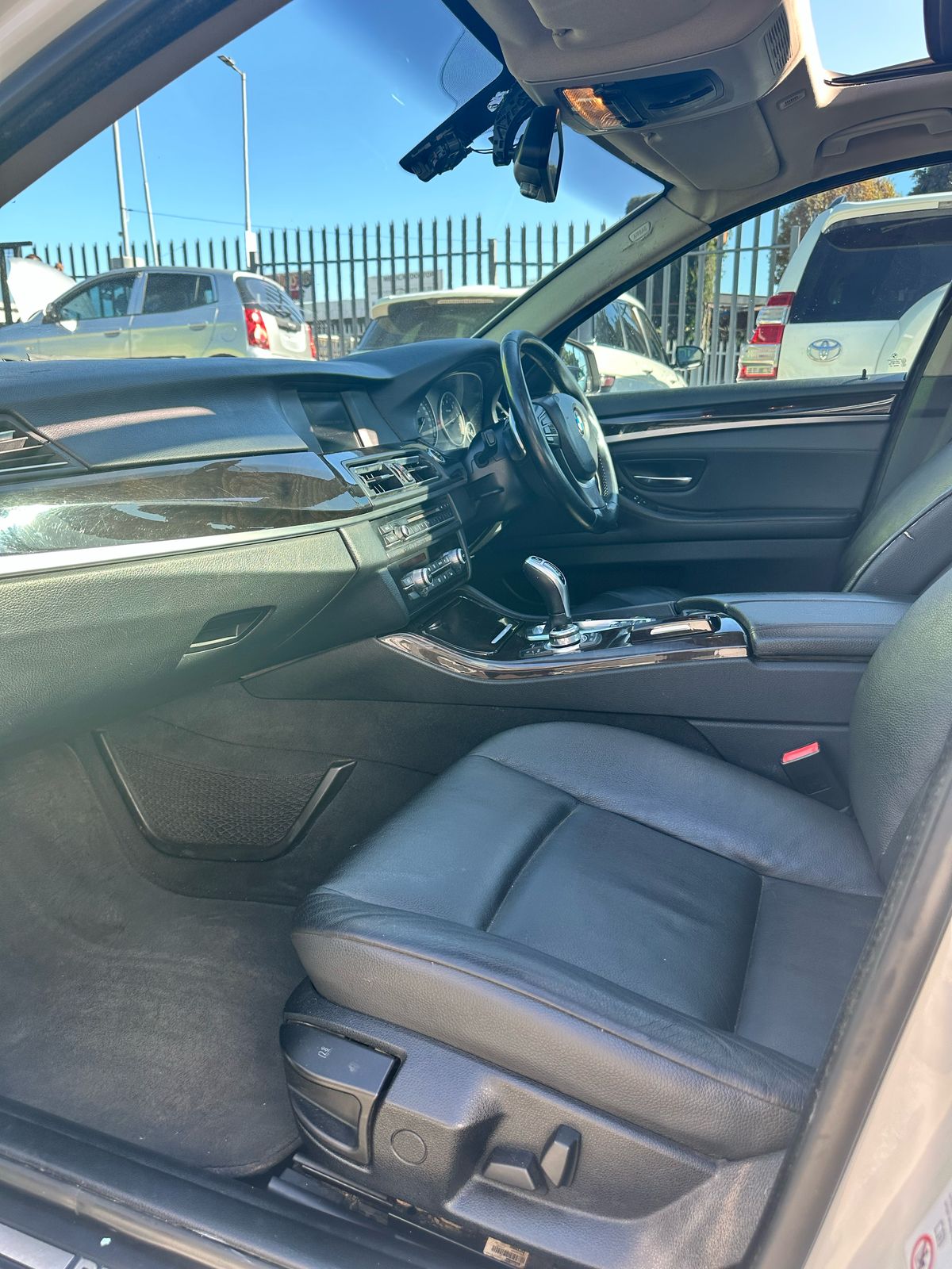 
								2011 BMW F30 523i M-Sport full									
