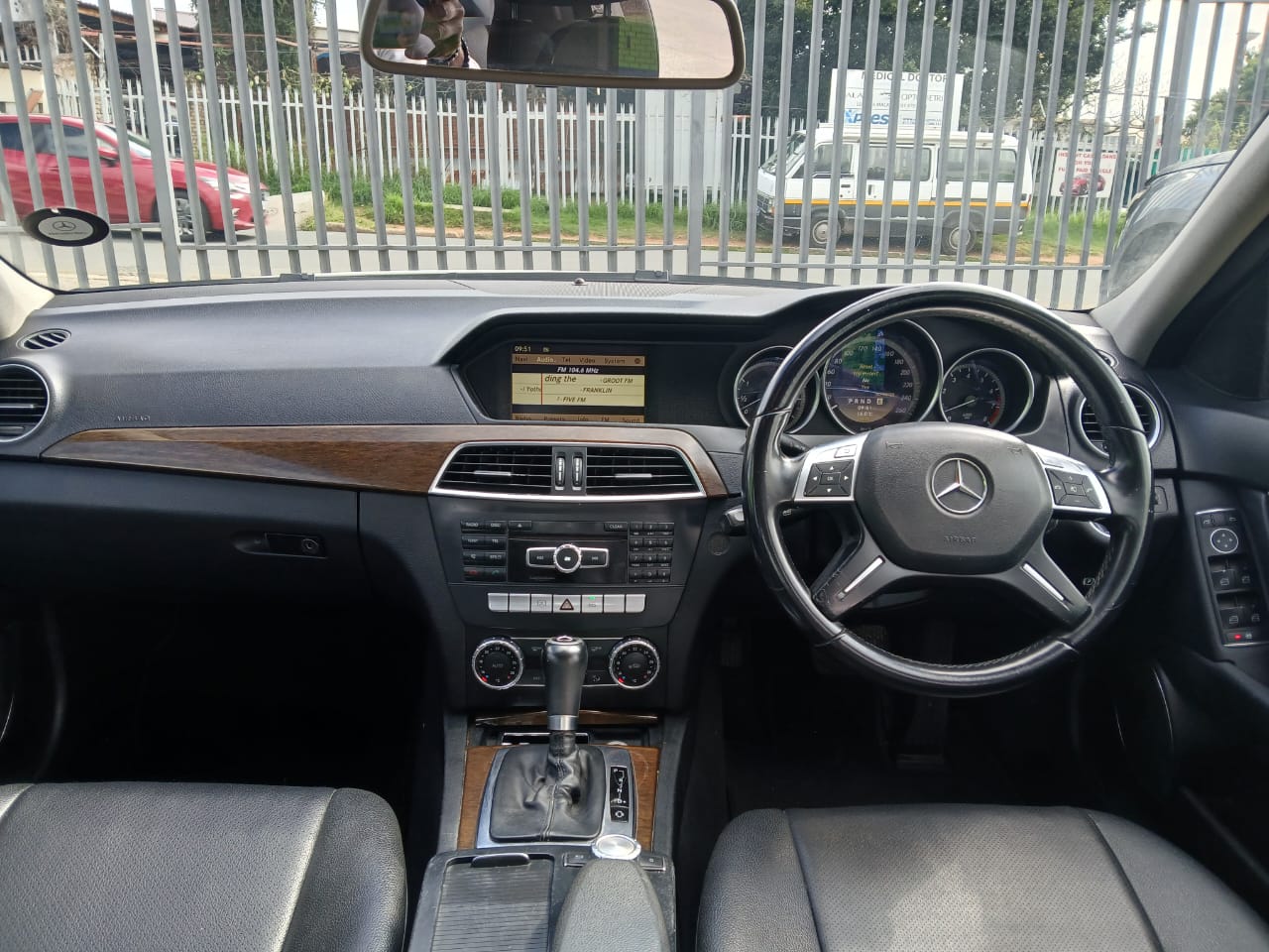 
								2012 Mercedes Benz C180 full									
