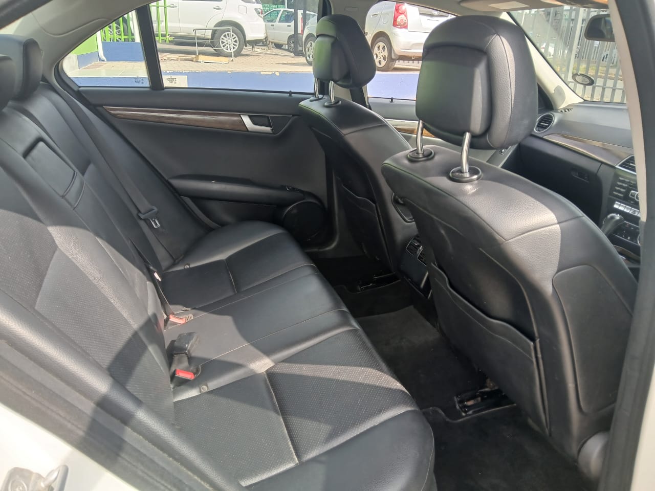 
								2012 Mercedes Benz C180 full									