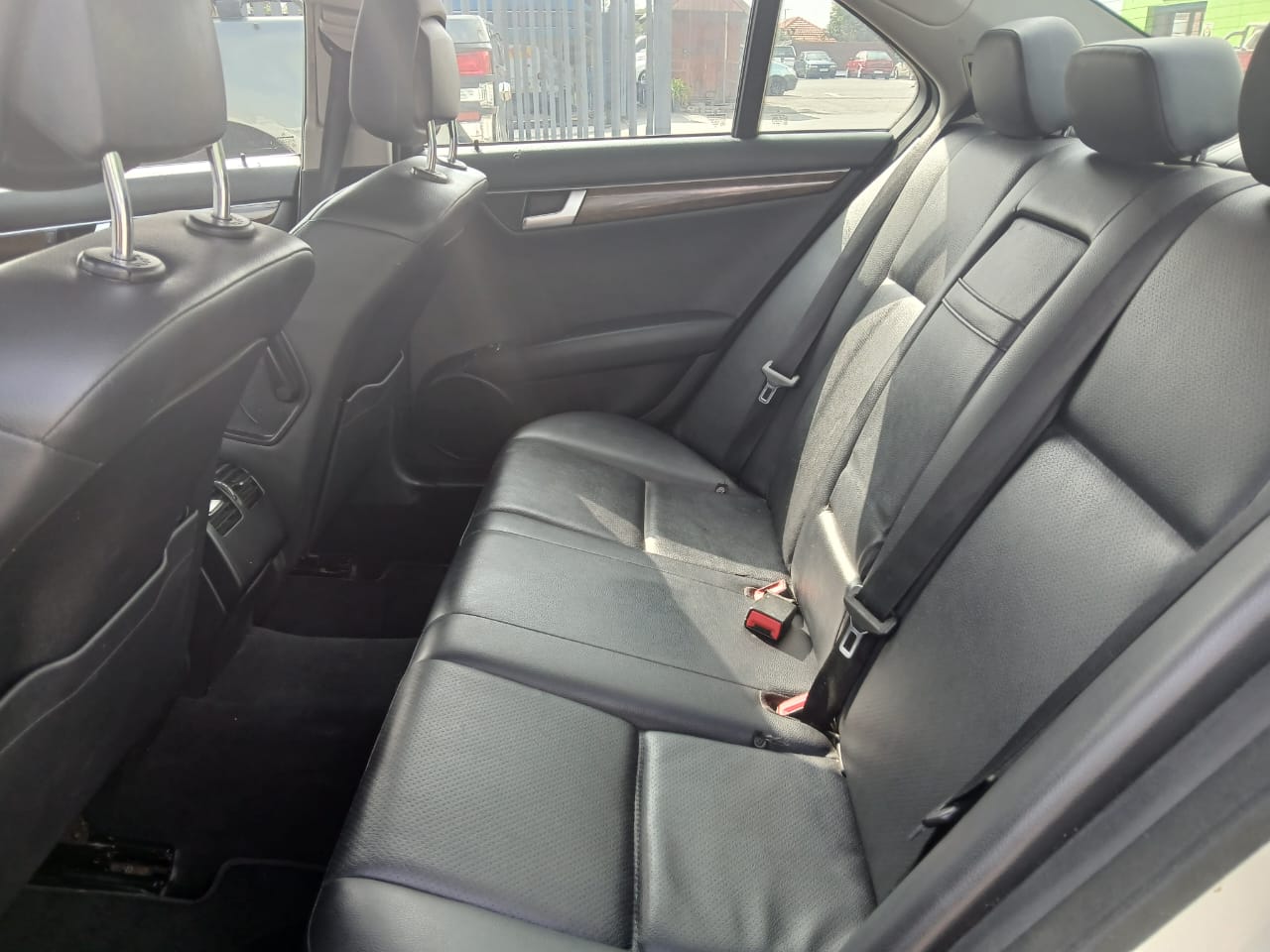 
								2012 Mercedes Benz C180 full									