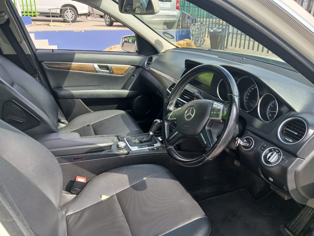 
								2012 Mercedes Benz C180 full									