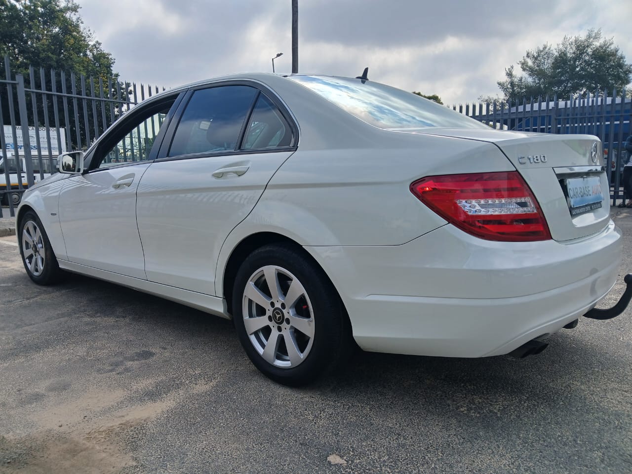 
								2012 Mercedes Benz C180 full									