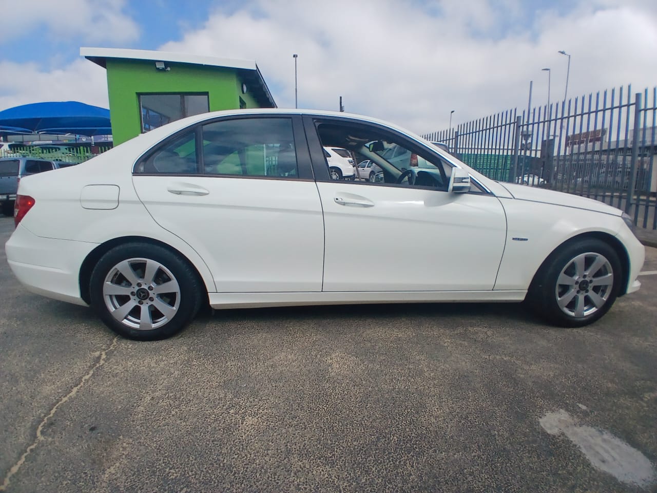 
								2012 Mercedes Benz C180 full									