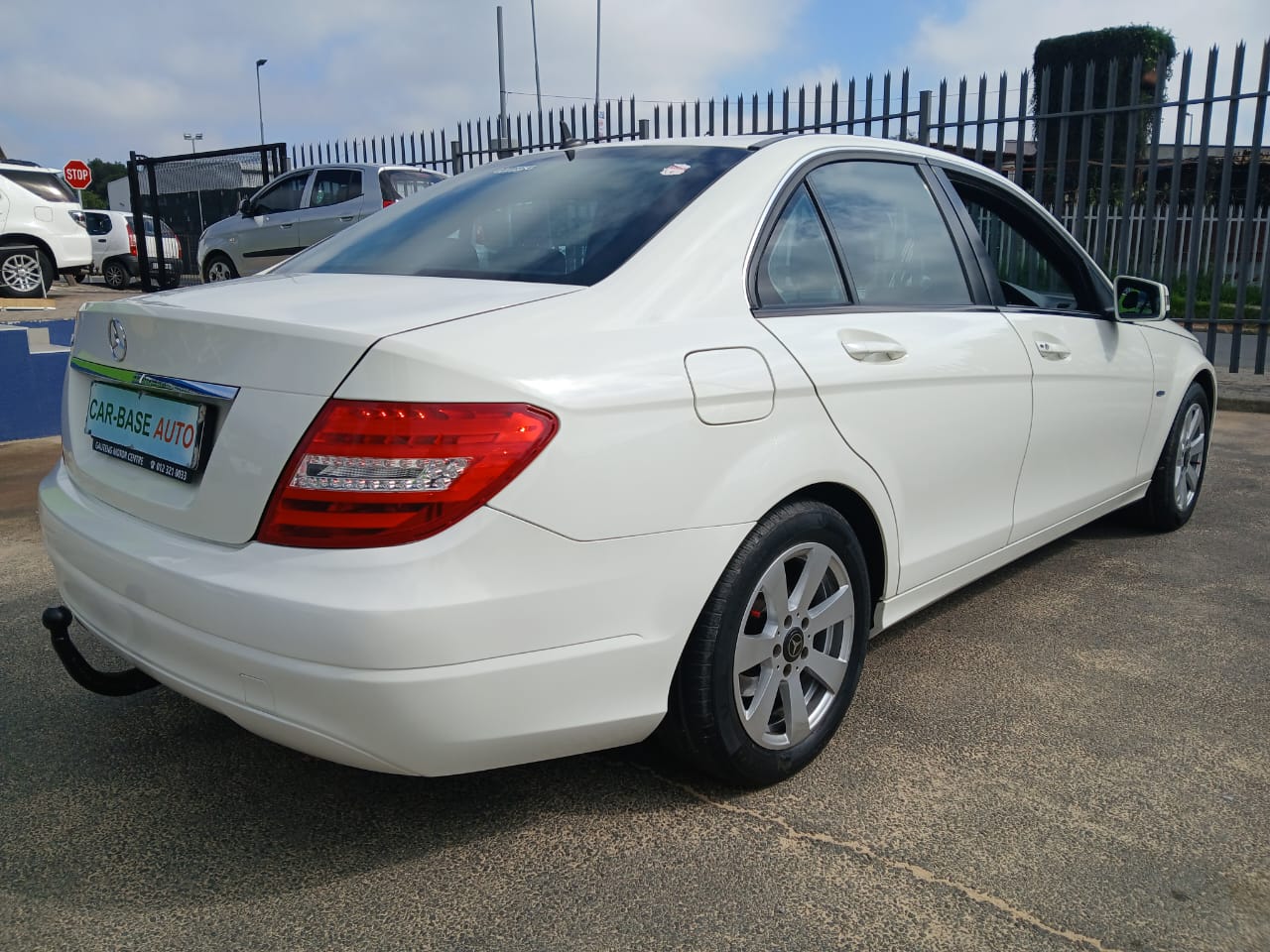 
								2012 Mercedes Benz C180 full									