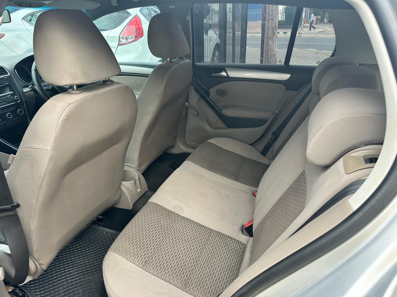 
								2012 Golf 6 1.6 full									