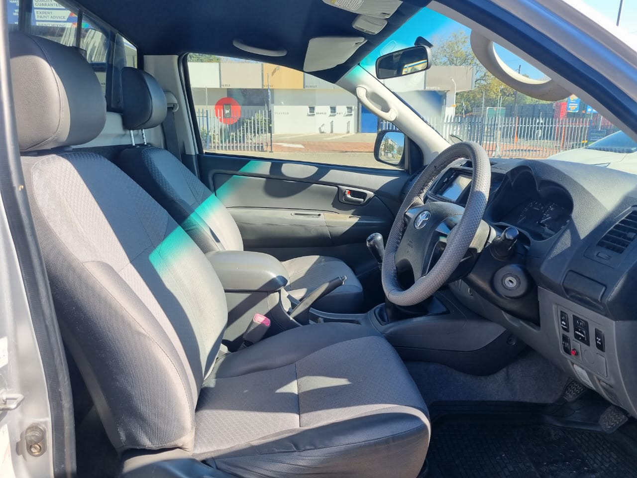 
								2015 Toyota Hilux 2.5 D-4D Single Cab for Sale – Manual Diesel full									