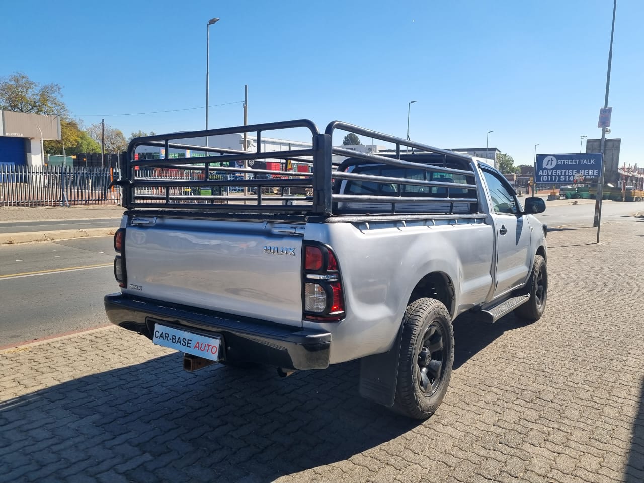 
								2015 Toyota Hilux 2.5 D-4D Single Cab for Sale – Manual Diesel full									