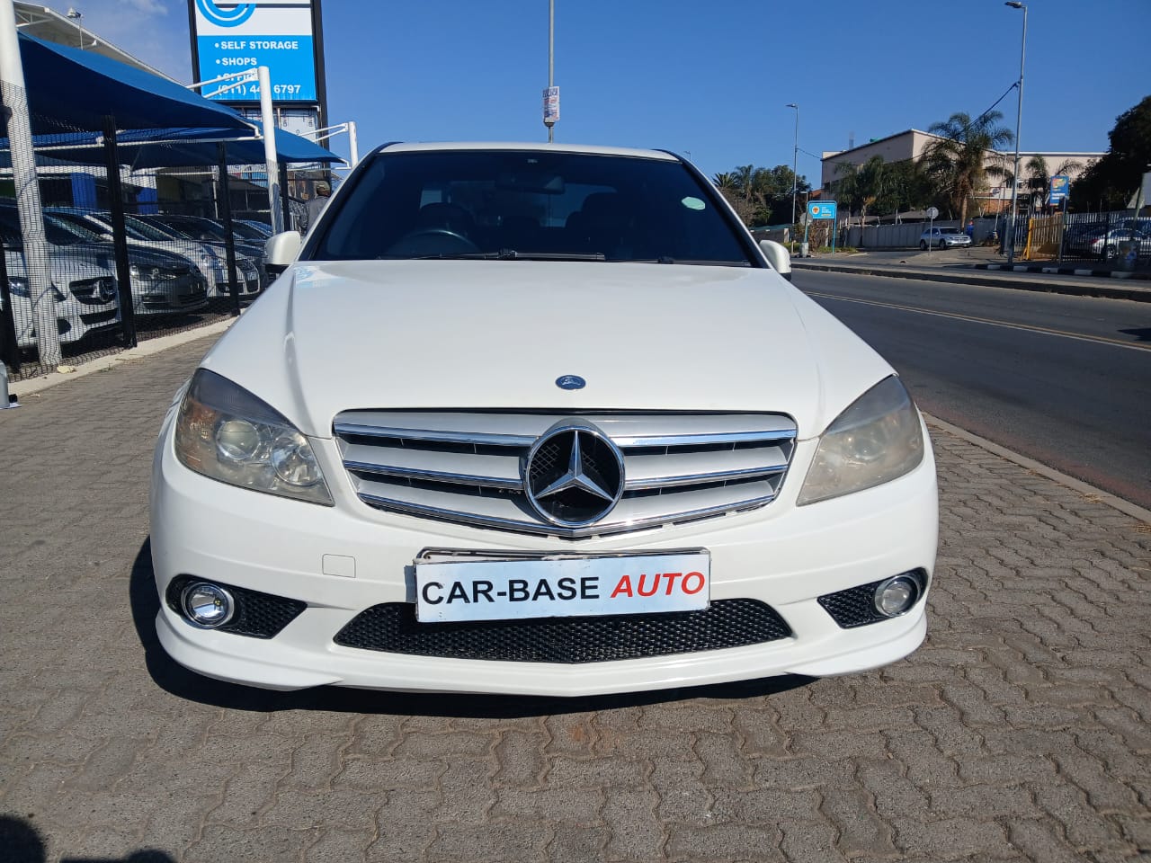 
								2011 Mercedes-Benz C200 CGI BlueEFFICIENCY Automatic for Sale – Sunroof | Petrol full									