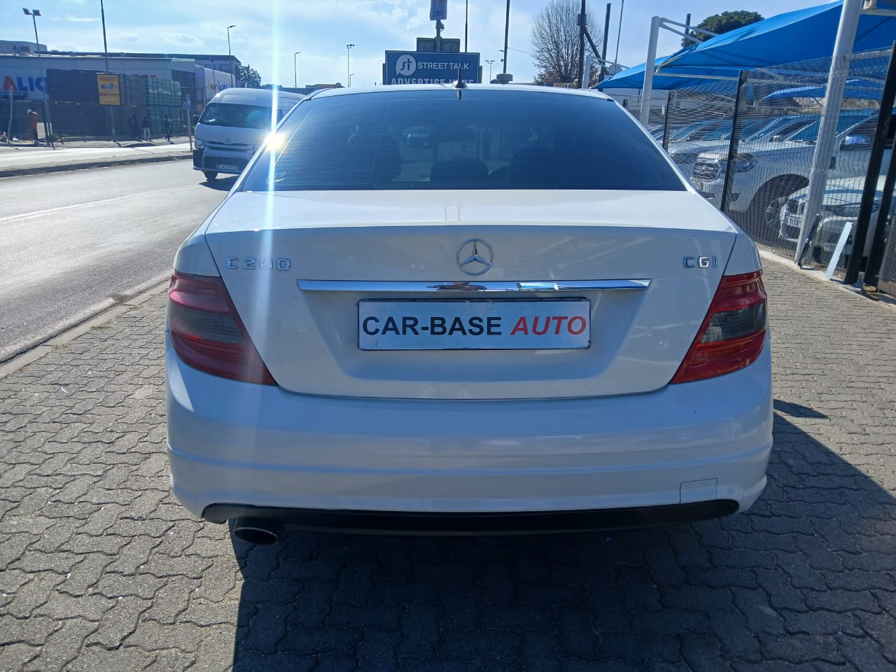 
								2011 Mercedes-Benz C200 CGI BlueEFFICIENCY Automatic for Sale – Sunroof | Petrol full									