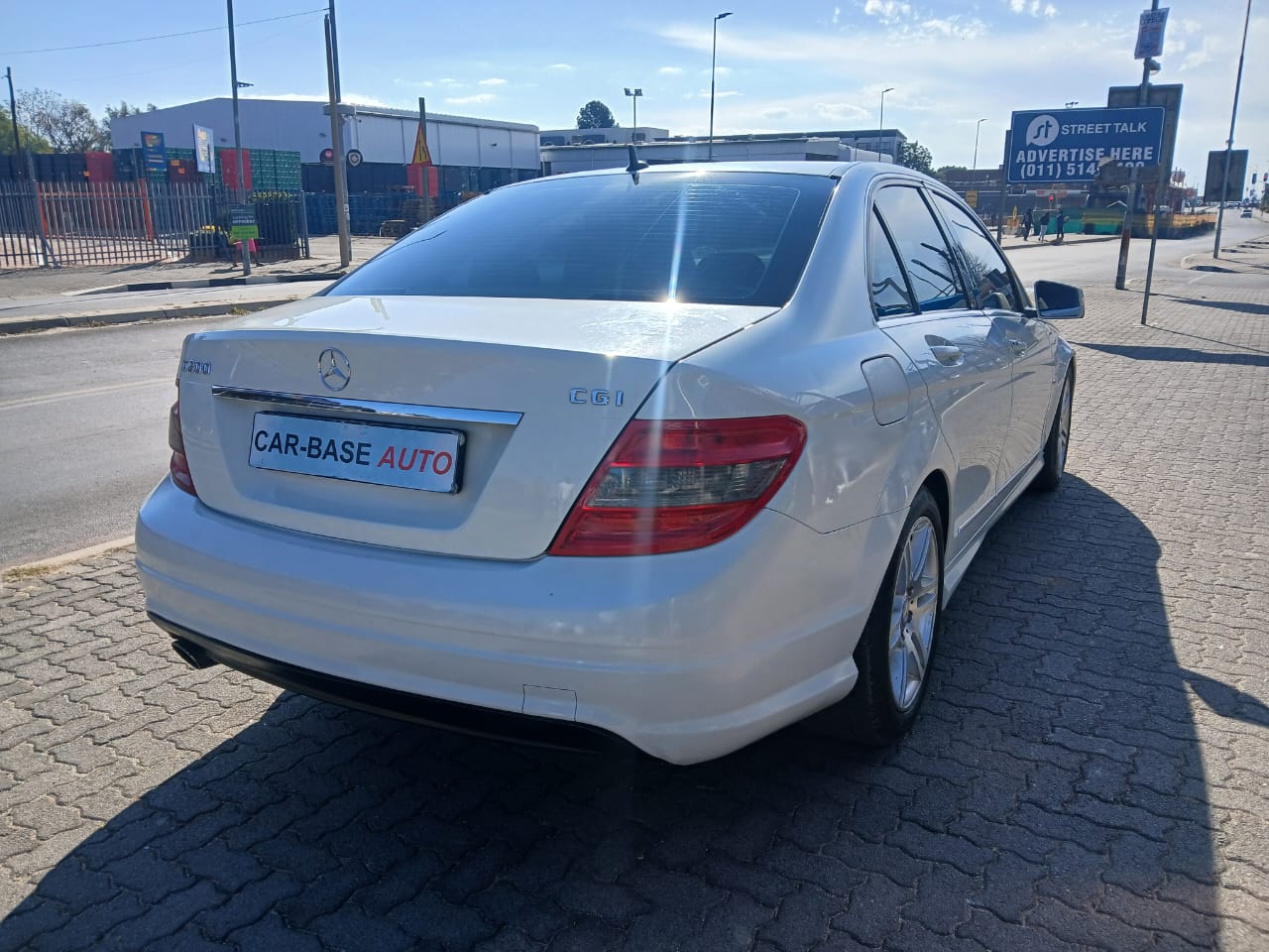 
								2011 Mercedes-Benz C200 CGI BlueEFFICIENCY Automatic for Sale – Sunroof | Petrol full									