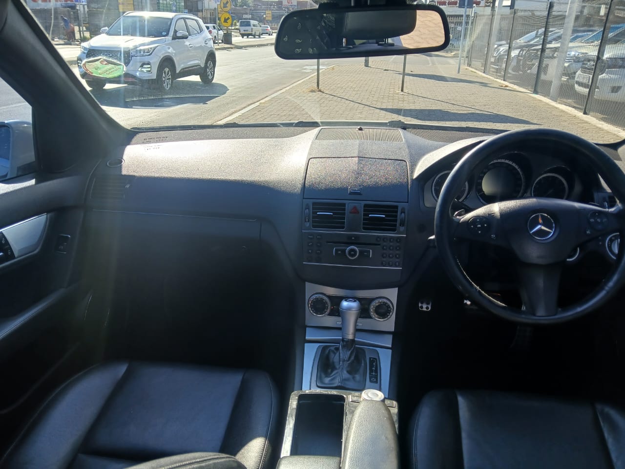 
								2011 Mercedes-Benz C200 CGI BlueEFFICIENCY Automatic for Sale – Sunroof | Petrol full									