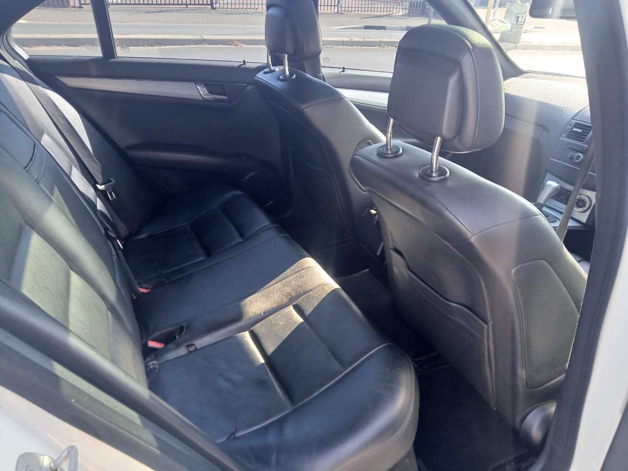 
								2011 Mercedes-Benz C200 CGI BlueEFFICIENCY Automatic for Sale – Sunroof | Petrol full									