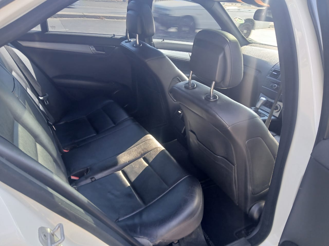 
								2011 Mercedes-Benz C200 CGI BlueEFFICIENCY Automatic for Sale – Sunroof | Petrol full									