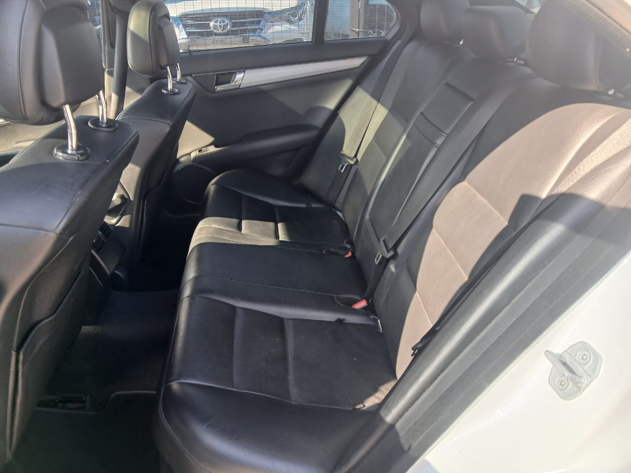 
								2011 Mercedes-Benz C200 CGI BlueEFFICIENCY Automatic for Sale – Sunroof | Petrol full									