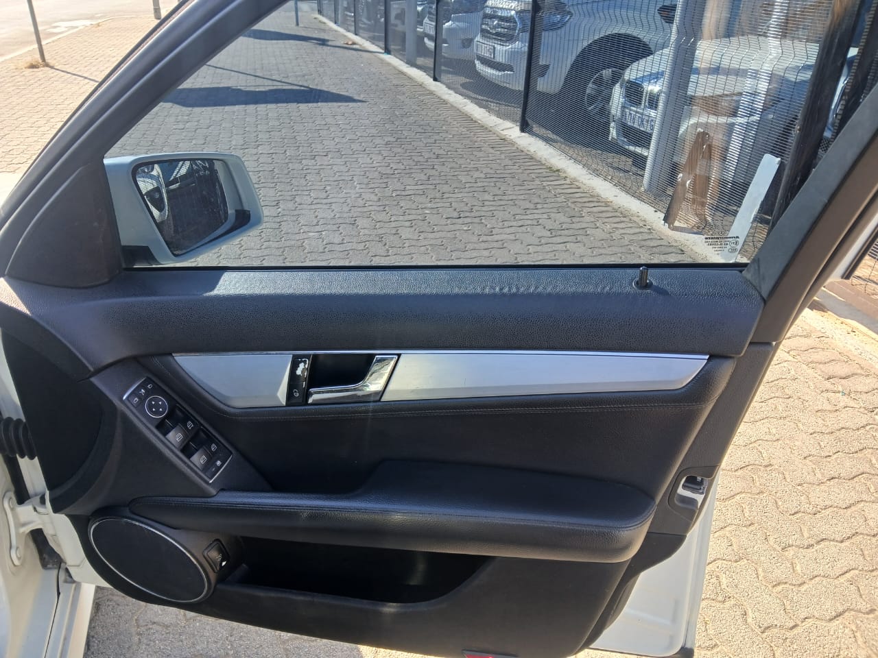 
								2011 Mercedes-Benz C200 CGI BlueEFFICIENCY Automatic for Sale – Sunroof | Petrol full									